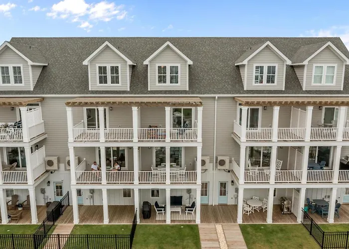 Dock Holidays Condo